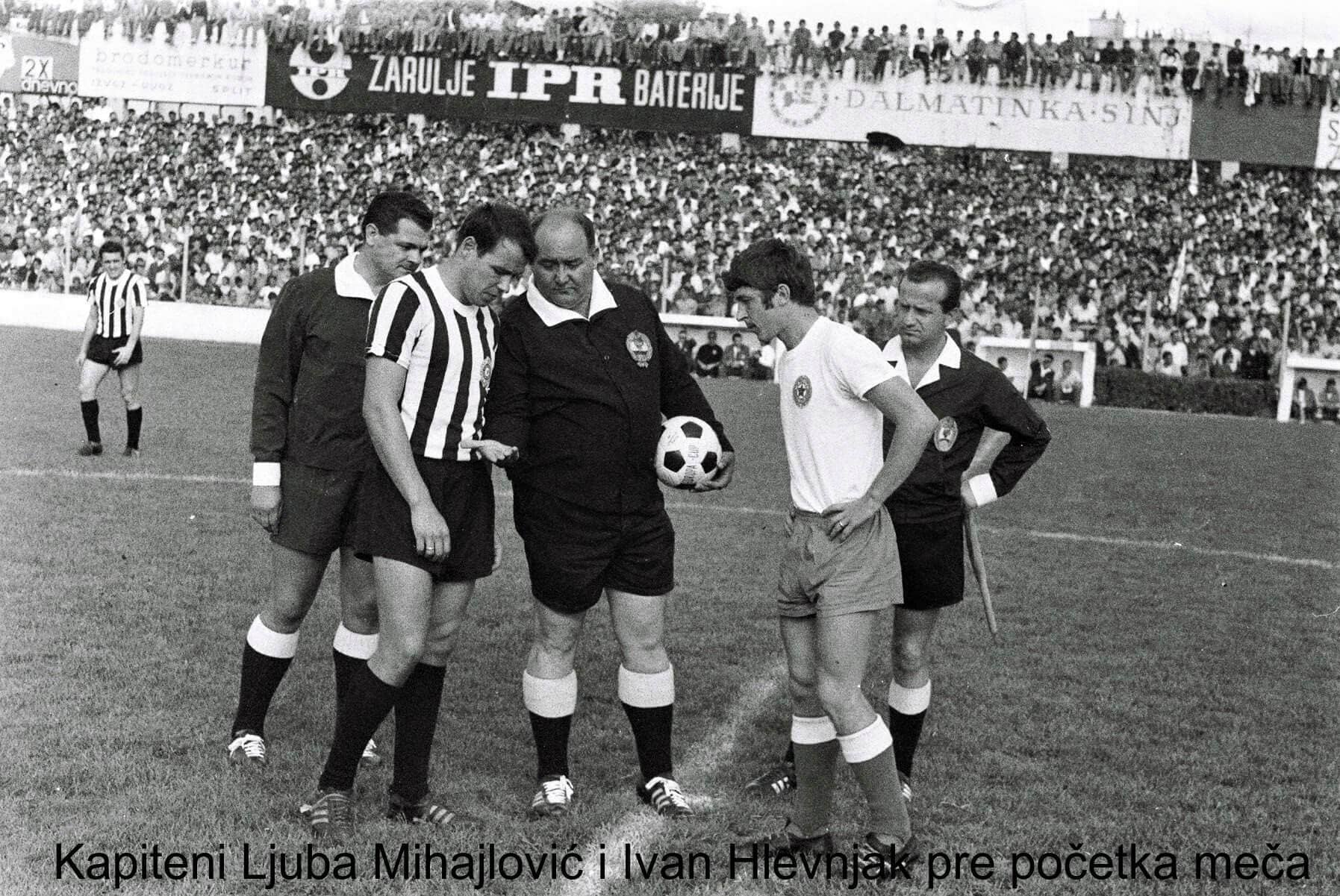 Kapiteni Mihajlović i Hlevnjak pre početka utakmice